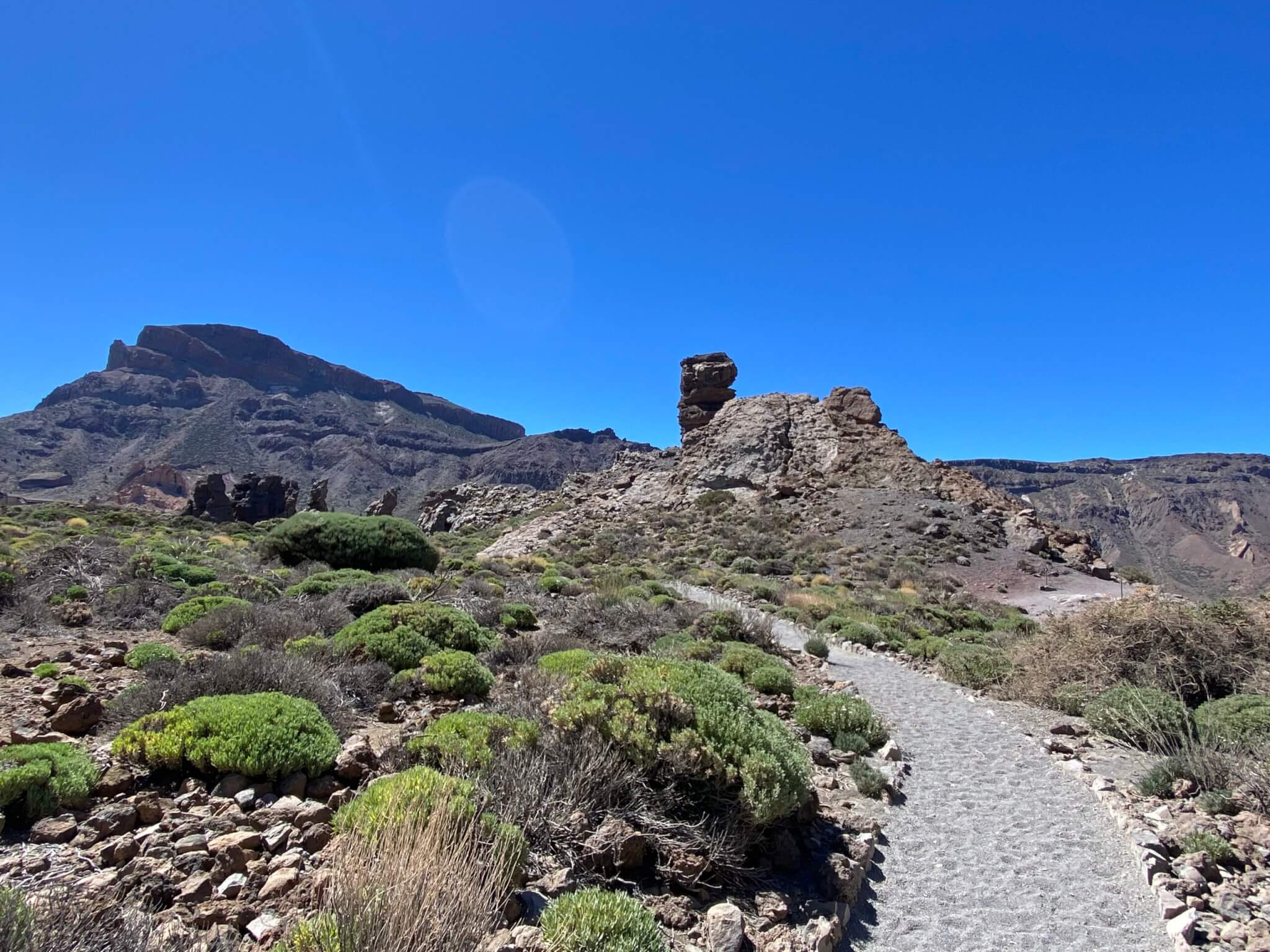 Łatwy szlak trekkingowy Roques de García w Parku Narodowym Teide na Teneryfie